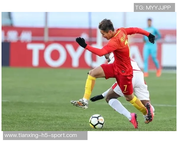 U23国足昨晚恢复训练与散步调整状态今日进行场地适应训练以备战赛事 U23国足昨晚恢复训练与散步调整状态今日进行场地适应训练以备战赛事