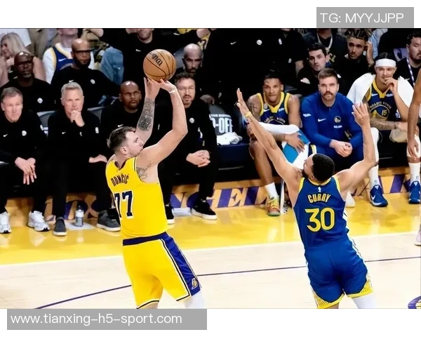 勇士虽强雷霆缺阵湖人为何在两节内崩盘失利